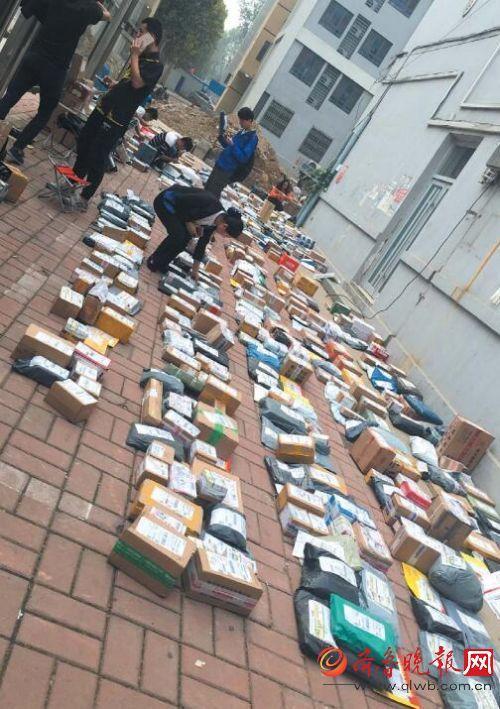 高校网购惊人:快递数超7.2亿多衣服鞋子少书籍